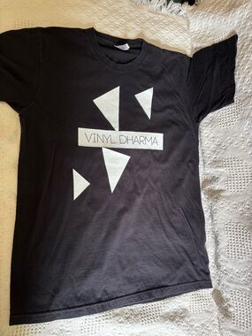 Vintage band tee Vinyl Dharma best known in Texas and for MTV Live Band logo